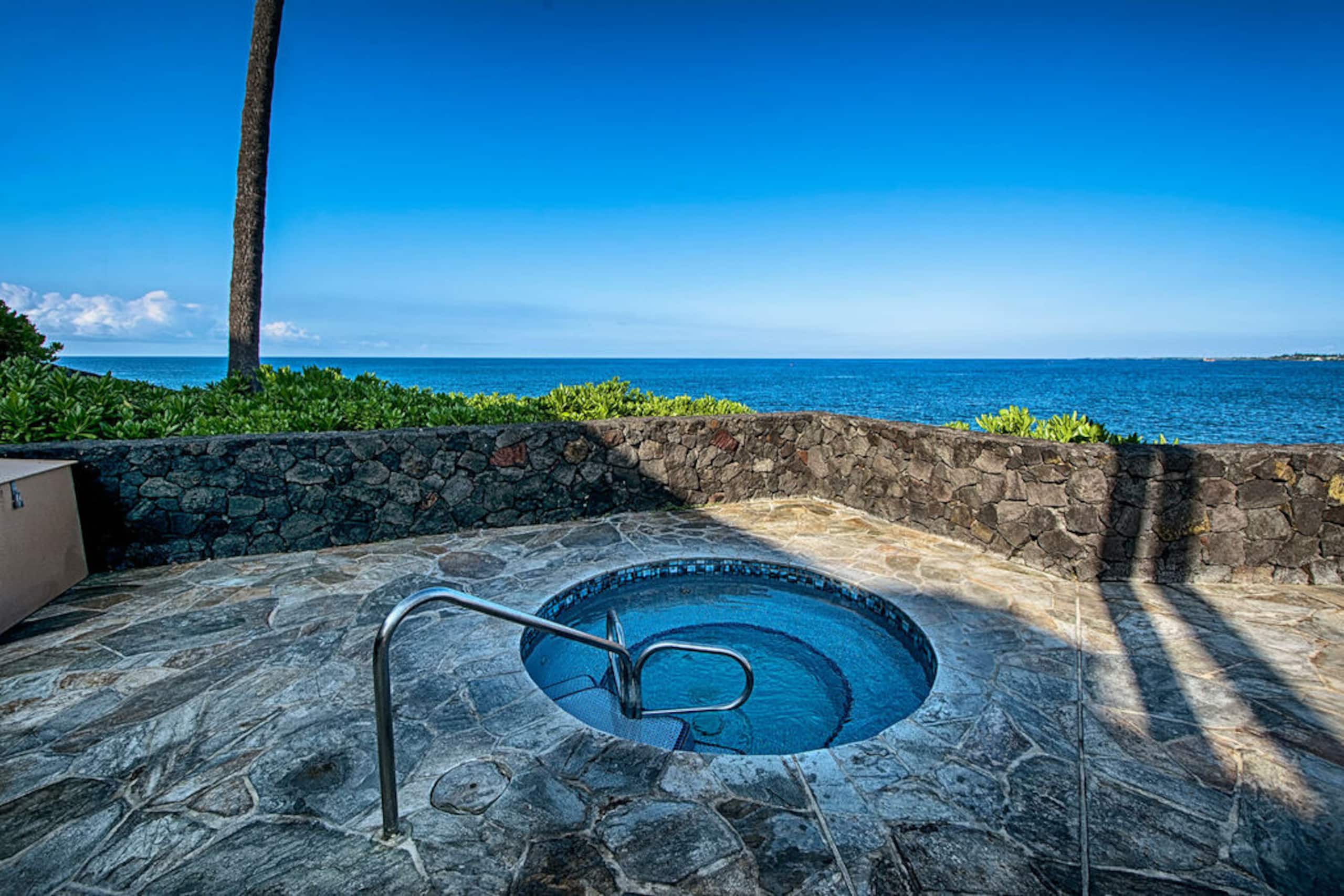 Condo in Kailua-Kona · ★4.4 · 2 bedrooms · 3 beds · 2 baths - Image 36
