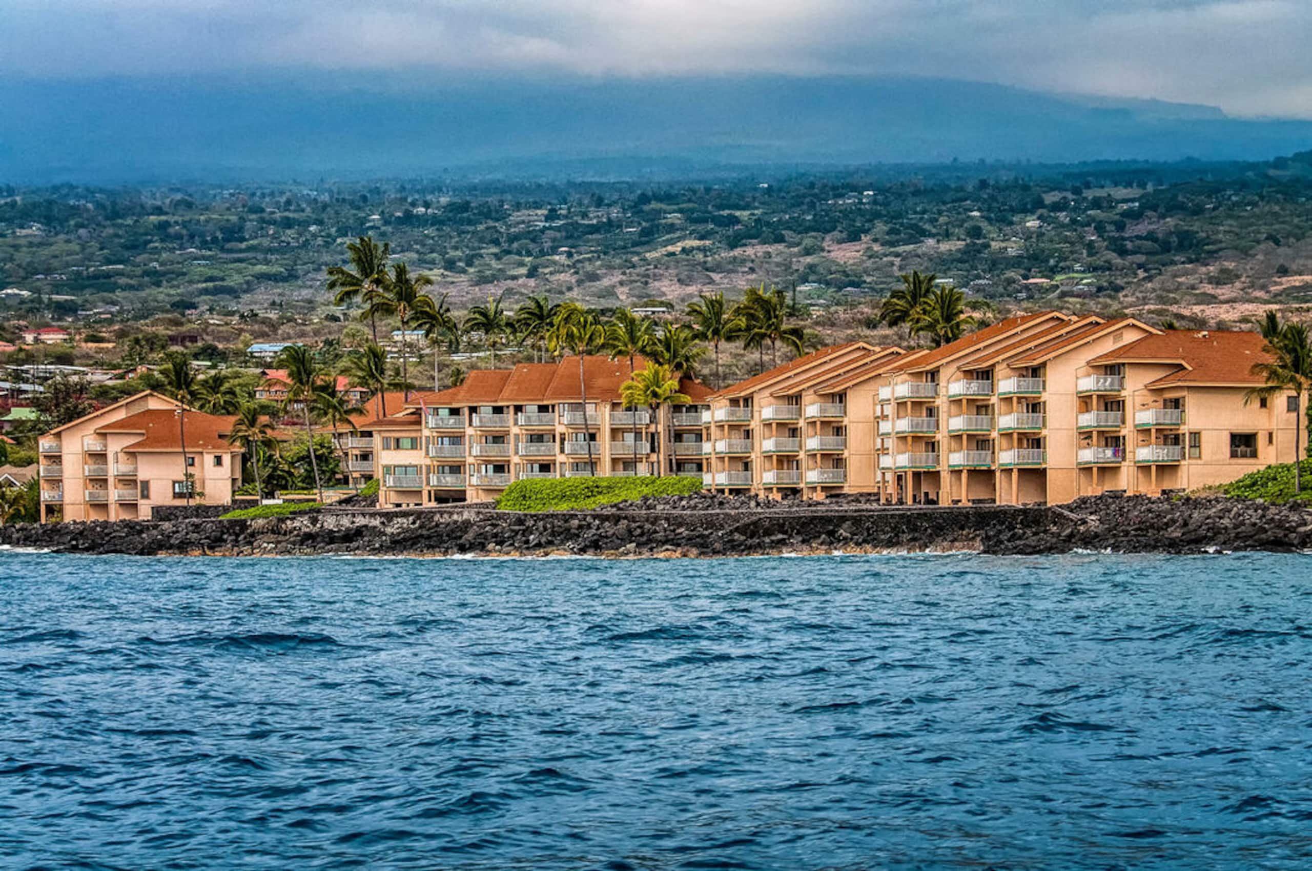 Condo in Kailua-Kona · ★4.4 · 2 bedrooms · 3 beds · 2 baths - Image 25
