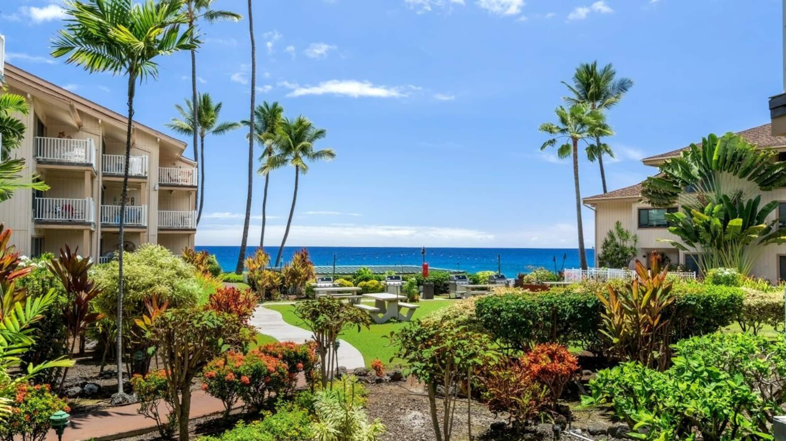 Condo in Kailua-Kona · ★4.4 · 2 bedrooms · 3 beds · 2 baths - Image 28