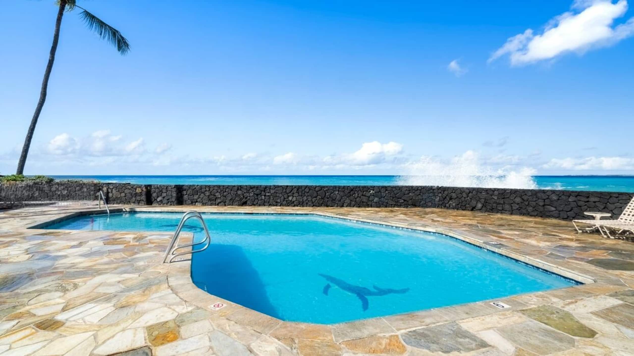 Condo in Kailua-Kona · ★4.4 · 2 bedrooms · 3 beds · 2 baths - Image 33