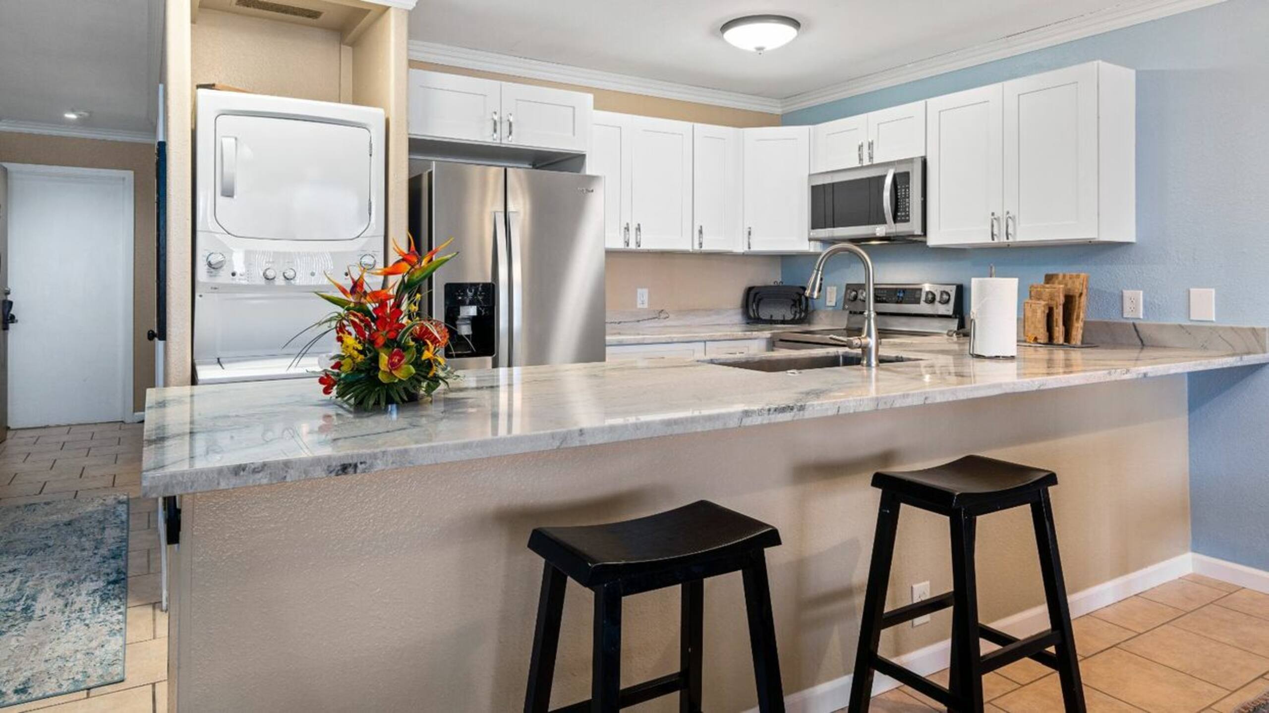 Condo in Kailua-Kona · ★4.4 · 2 bedrooms · 3 beds · 2 baths - Image 6