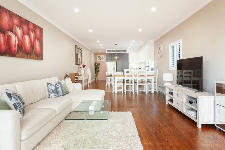 Newly Renovated 2 BR House in Maroubra – Sleeps 6 gallery image 2