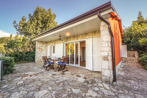 Top performing Airbnb: Beach house lucy in Crveni Vrh