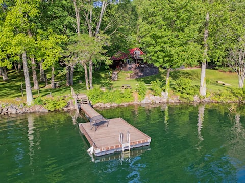 Waters Edge Lakefront Cabin-Lake Nantahala w Dock