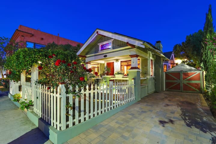 Charming Bungalow, A/C, HotTub, Close to Beach