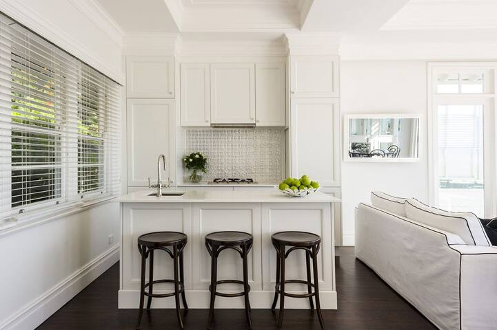 Norma House by Palm Beach Holiday Rentals gallery image 2