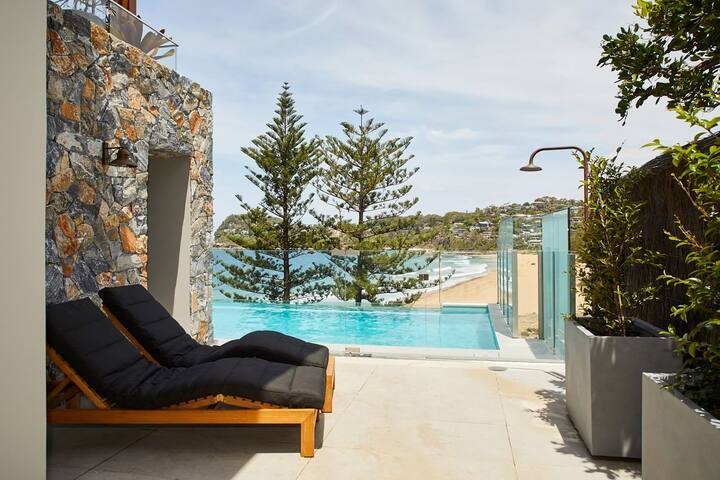 Absolute Beachfront by Palm Beach Holiday Rentals gallery image 5