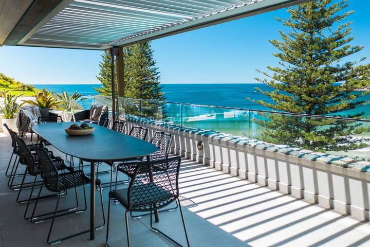 Absolute Beachfront by Palm Beach Holiday Rentals gallery image 2