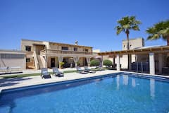 Villa+in+Alcudia+%C2%B7+%E2%98%855.0+%C2%B7+7+bedrooms+%C2%B7+8+beds+%C2%B7+4.5+baths