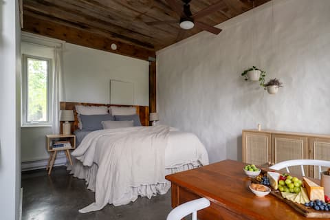 Suite A: Artistic straw bale suite