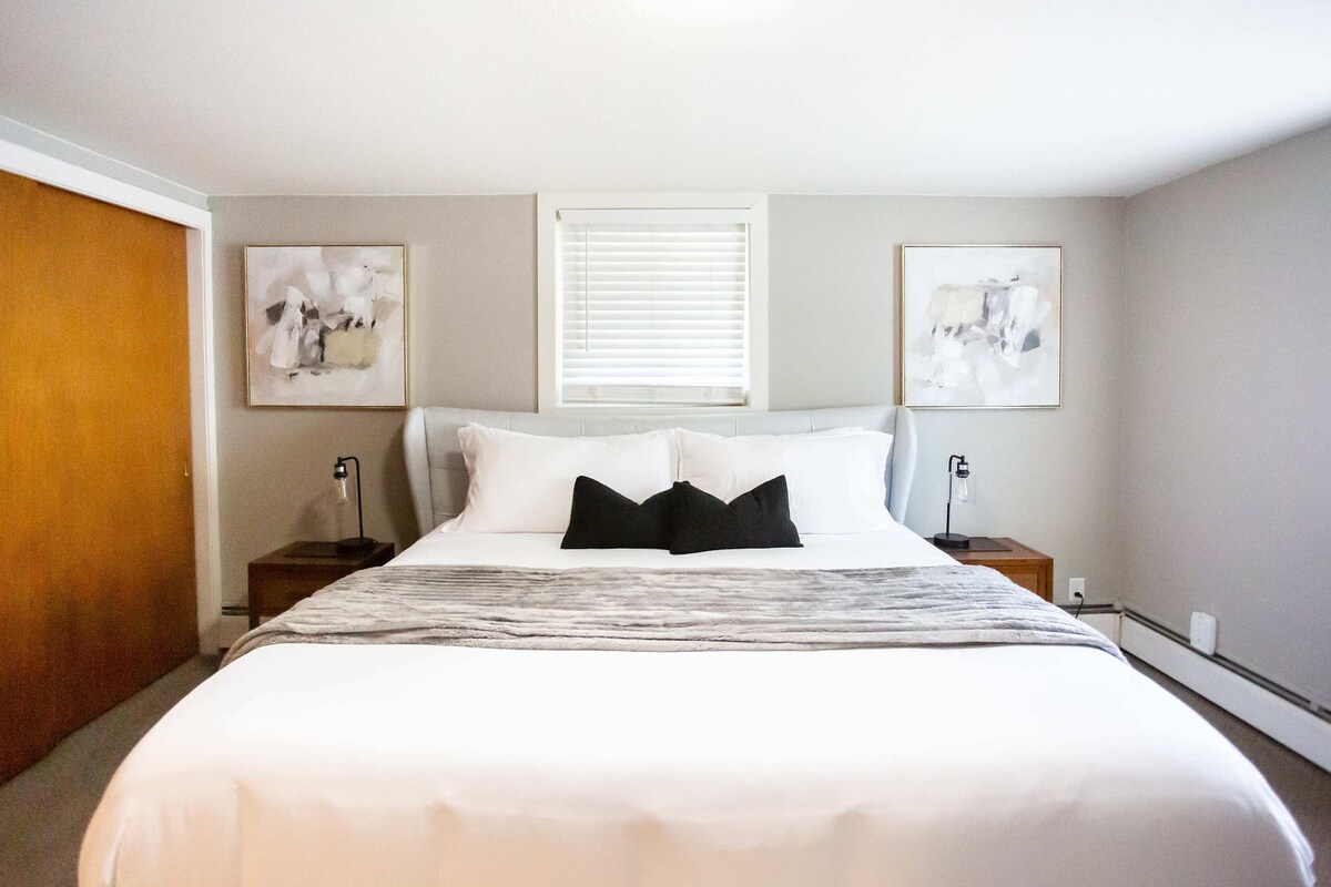 ห้องนอนทุกห้องมีทีวี HD Roku ขนาดใหญ่ตู้เสื้อผ้าและตู้เสื้อผ้า!