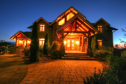 5BR Luxury Lodge: Disney Theme, Hot Tub, Game Room