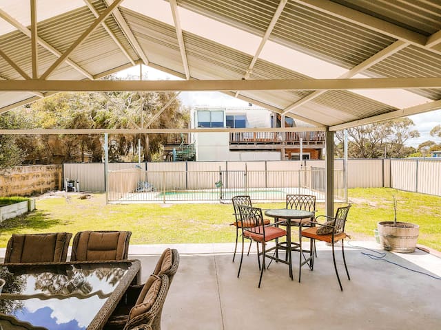 Family Tides- only a stone’s throw to the Lancelin gallery image 2