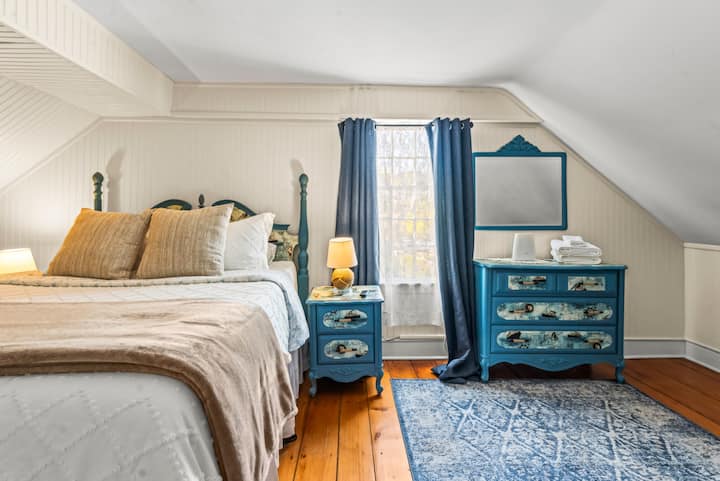 נושא ימי היסטורי לאורך כל הדרך.