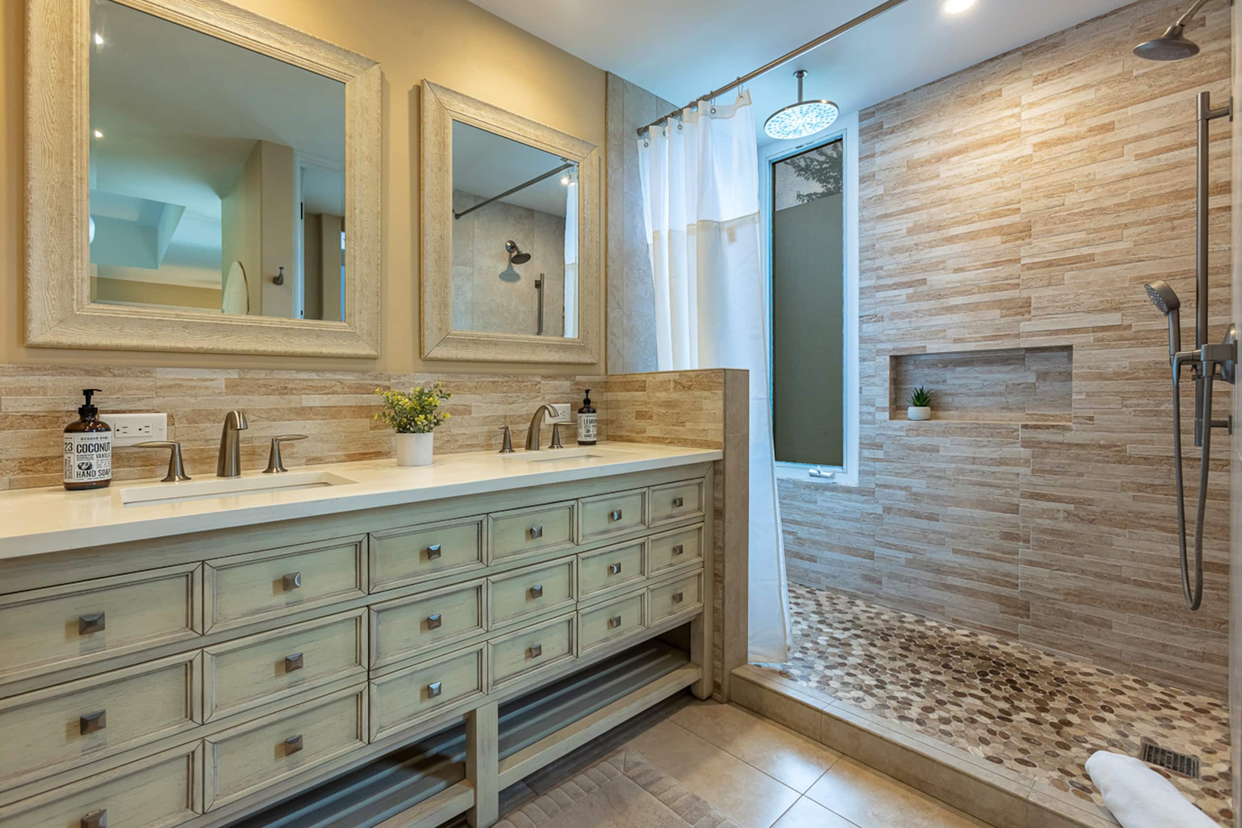 Condo in Kihei · ★4.92 · 1 bedroom · 2 beds · 2 baths - Image 20