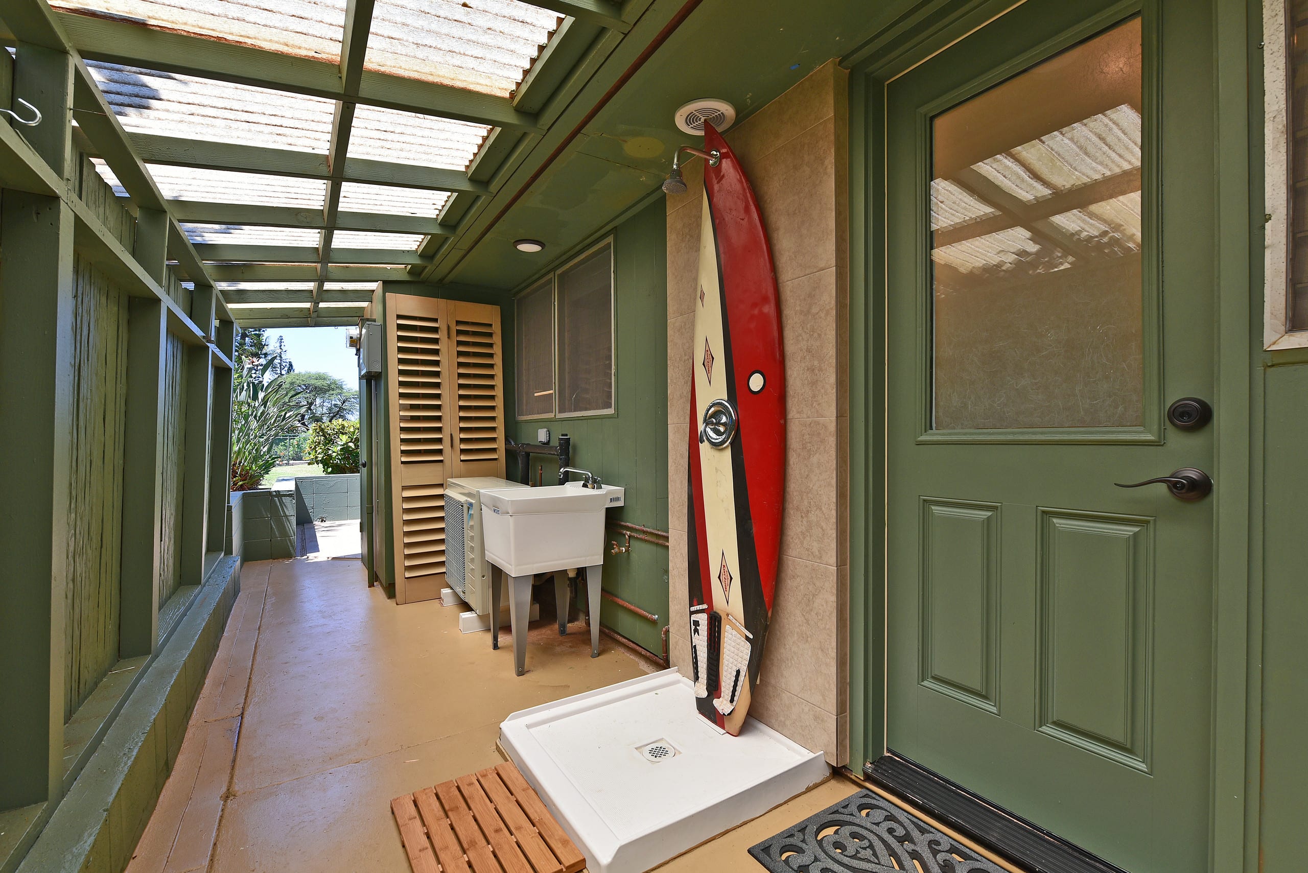 Home in Lahaina · ★4.95 · 2 bedrooms · 4 beds · 2 baths - Image 28