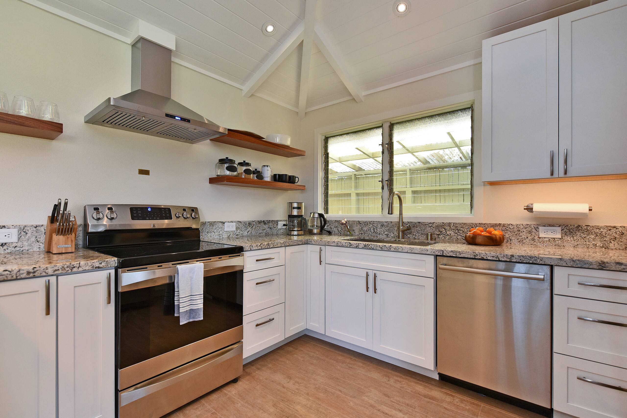 Home in Lahaina · ★4.95 · 2 bedrooms · 4 beds · 2 baths - Image 4