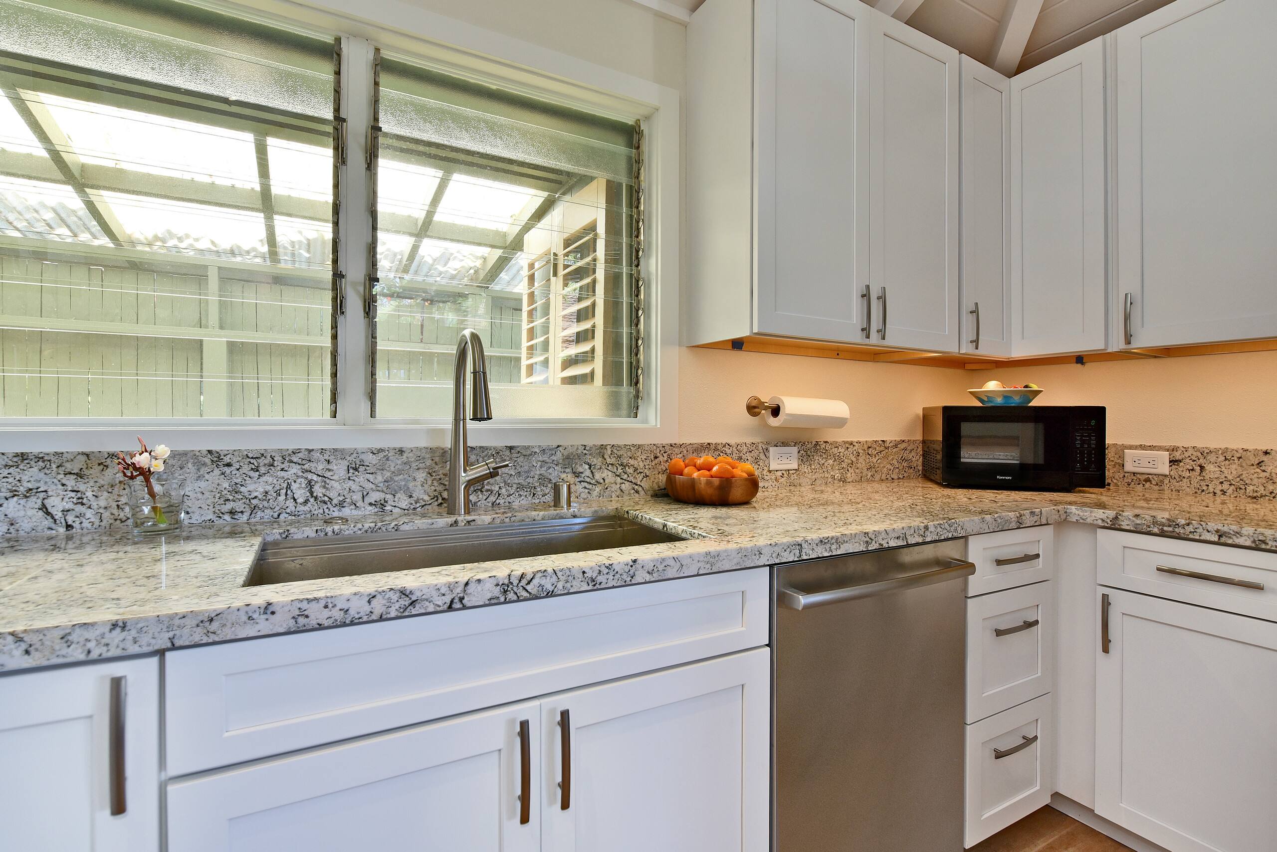 Home in Lahaina · ★4.95 · 2 bedrooms · 4 beds · 2 baths - Image 5