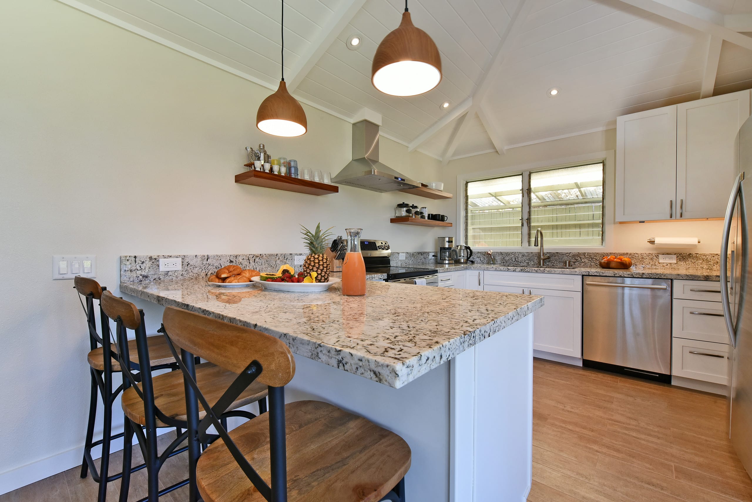 Home in Lahaina · ★4.95 · 2 bedrooms · 4 beds · 2 baths - Image 2