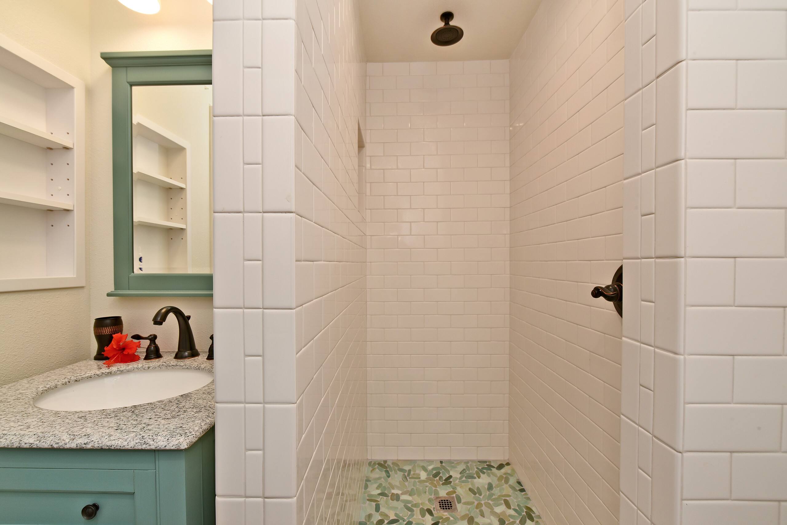 Home in Lahaina · ★4.95 · 2 bedrooms · 4 beds · 2 baths - Image 16