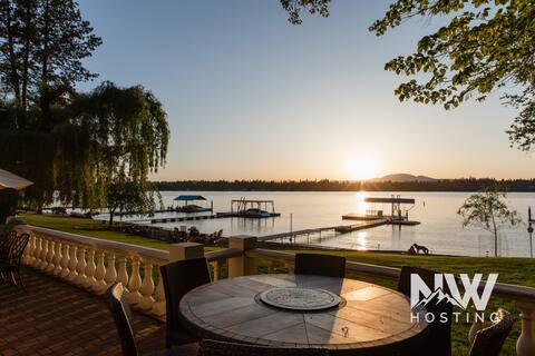 Luxury Waterfront—Beach, Fire Pit, Dock