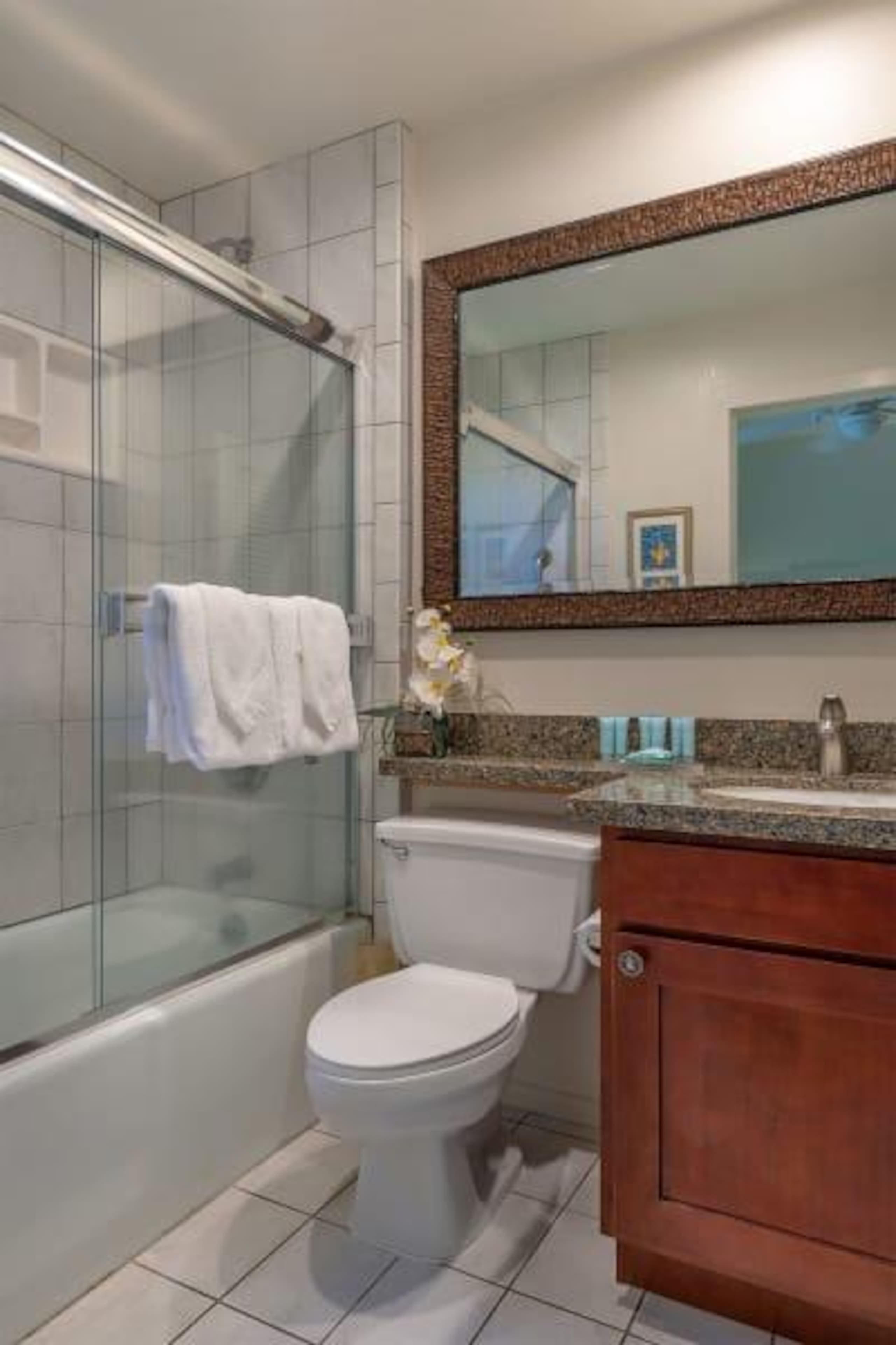 Beachside retreat w/ pool - steps to Lydgate - Photo 8