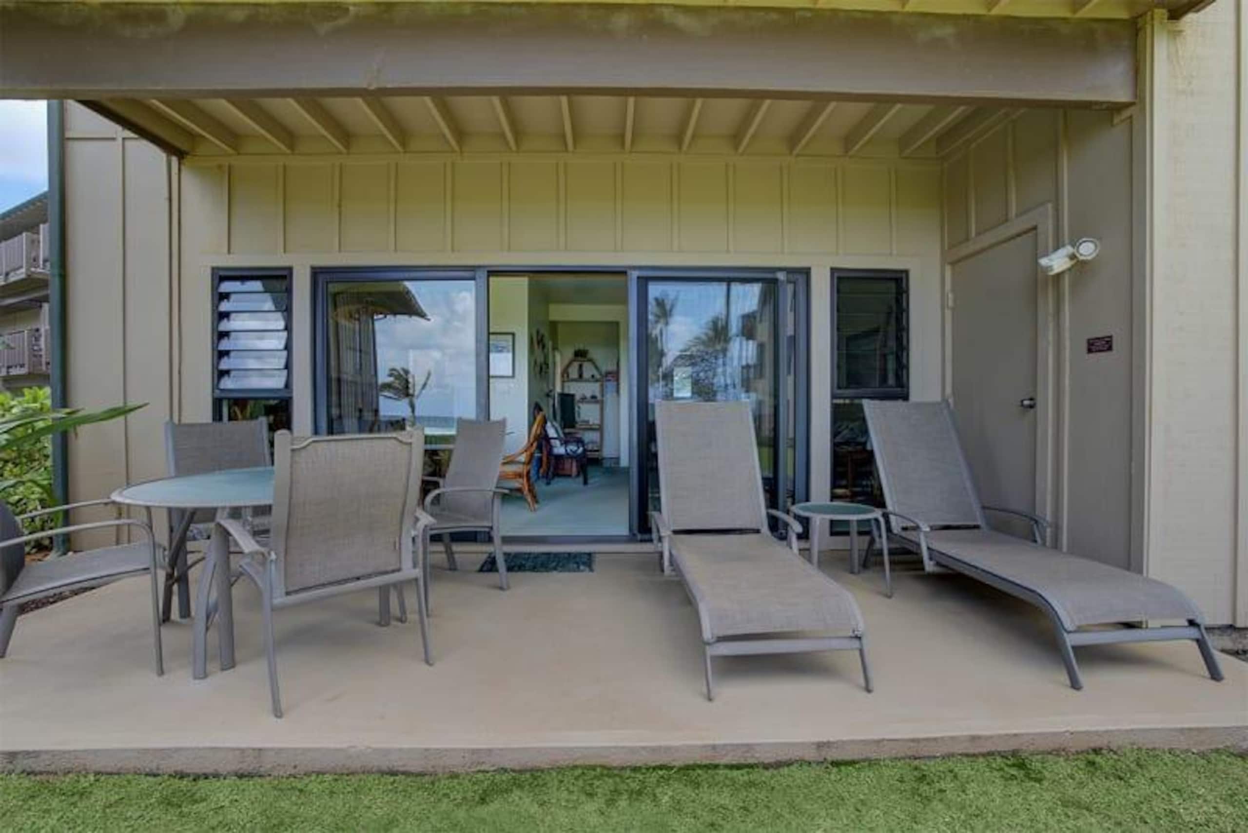 Beachside retreat w/ pool - steps to Lydgate - Photo 9