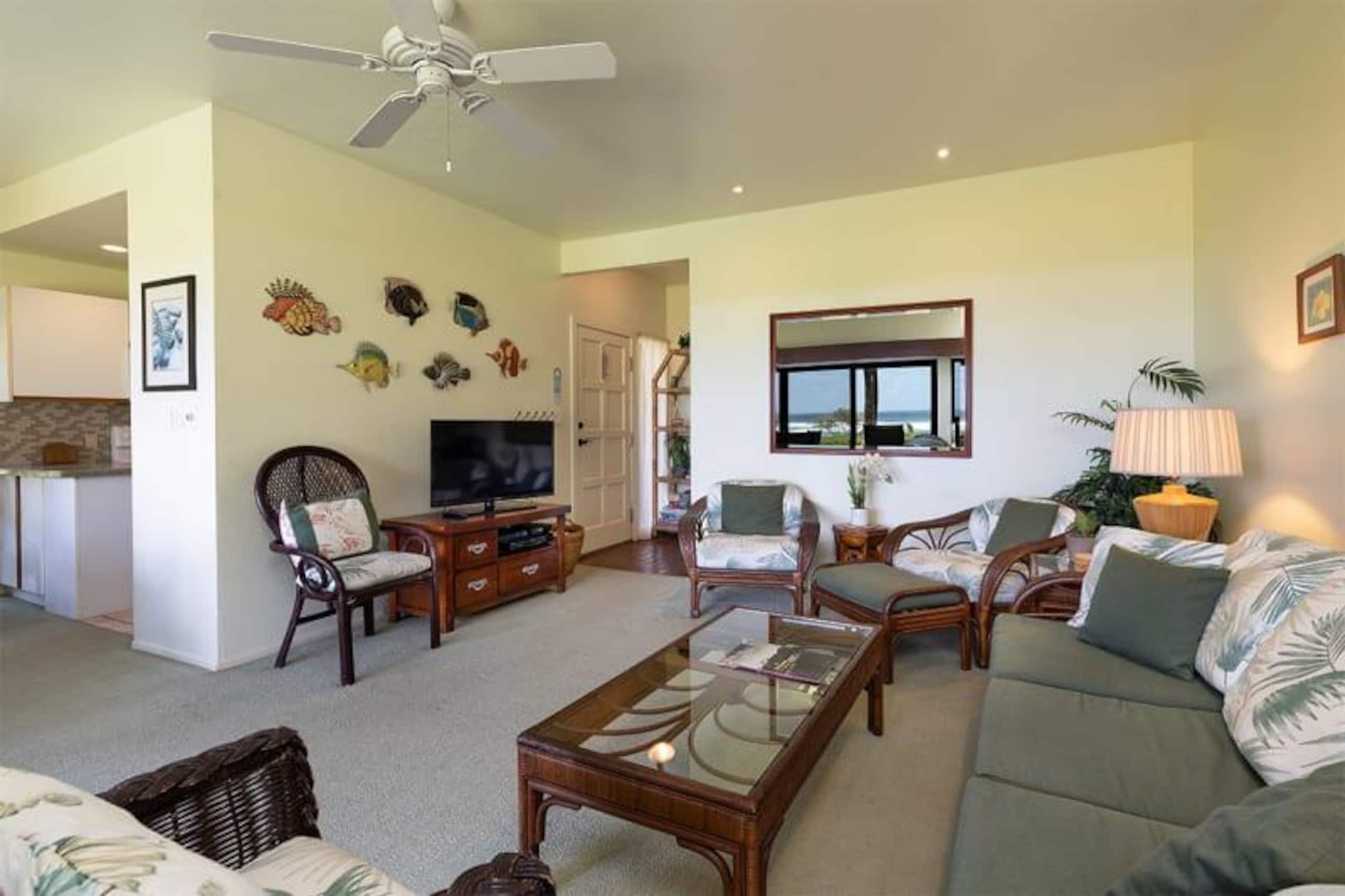Beachside retreat w/ pool - steps to Lydgate - Photo 2