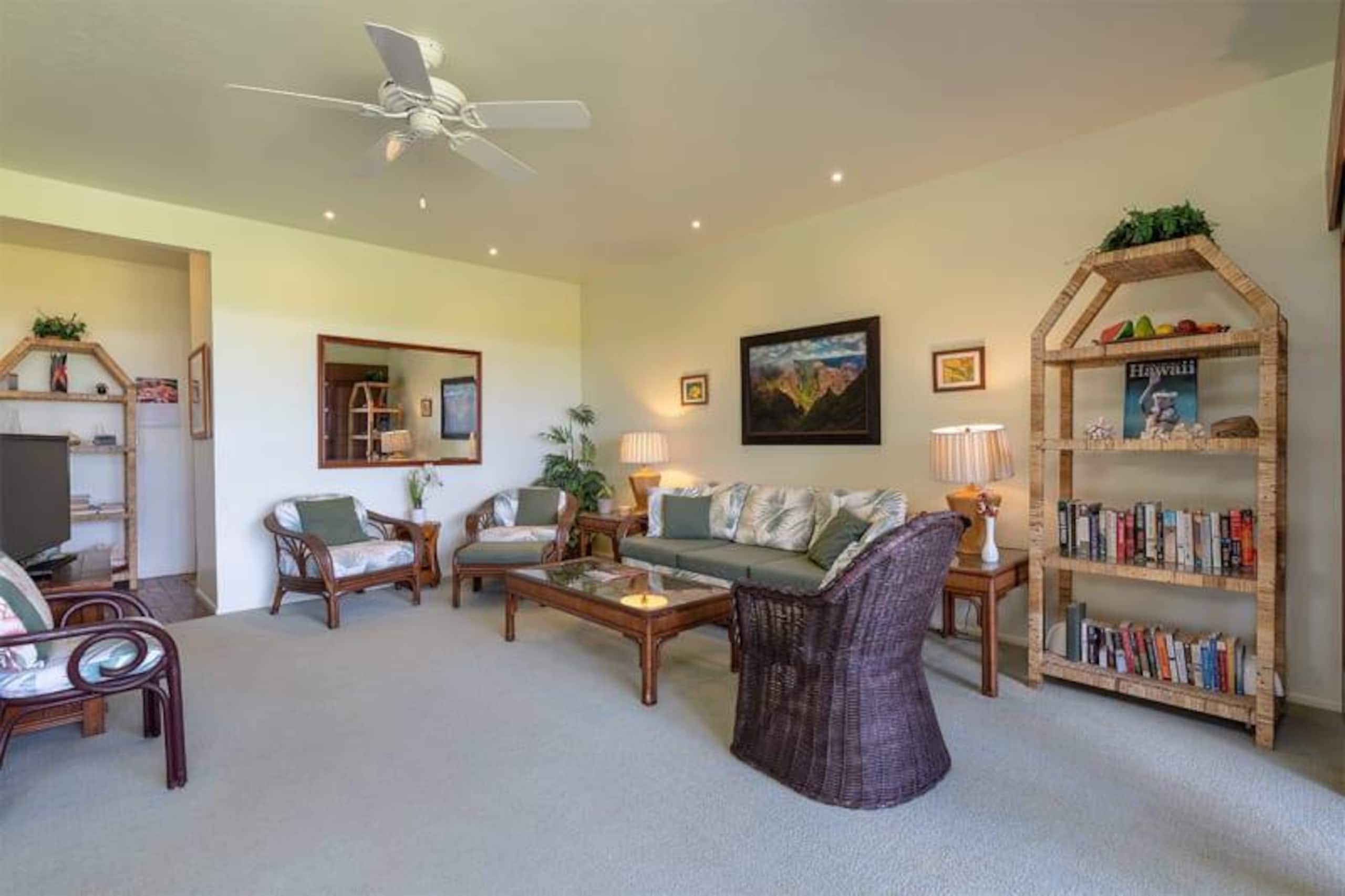Beachside retreat w/ pool - steps to Lydgate - Photo 3
