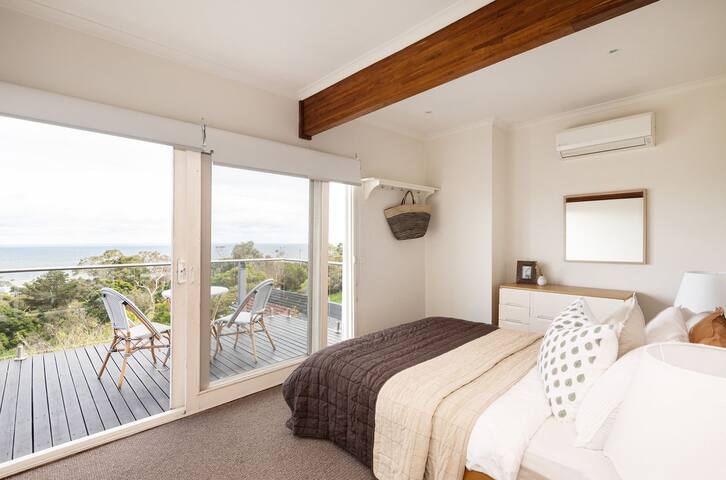 Bay Views From Drury Lane gallery image 5