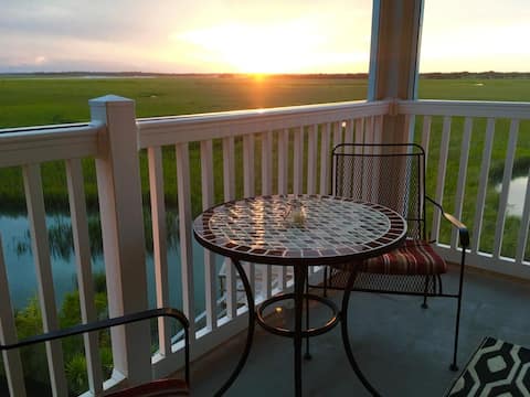 3BR/3BA with EV Charging Station, Pool, and Marsh