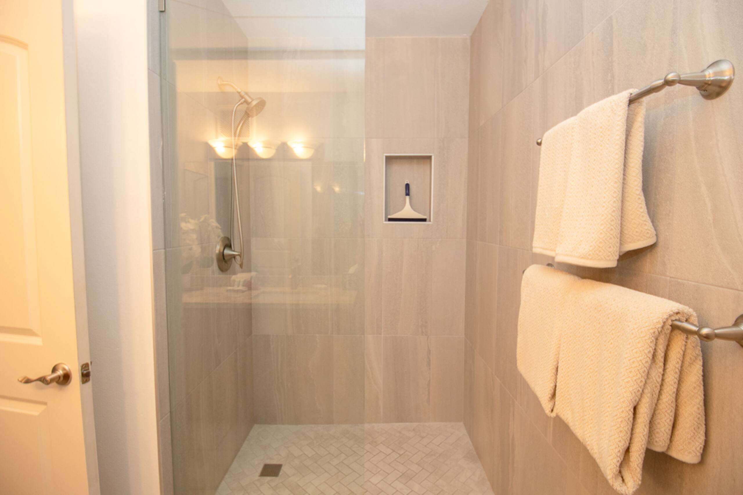 Condo in Kihei · ★4.33 · 2 bedrooms · 4 beds · No bathroom - Image 18