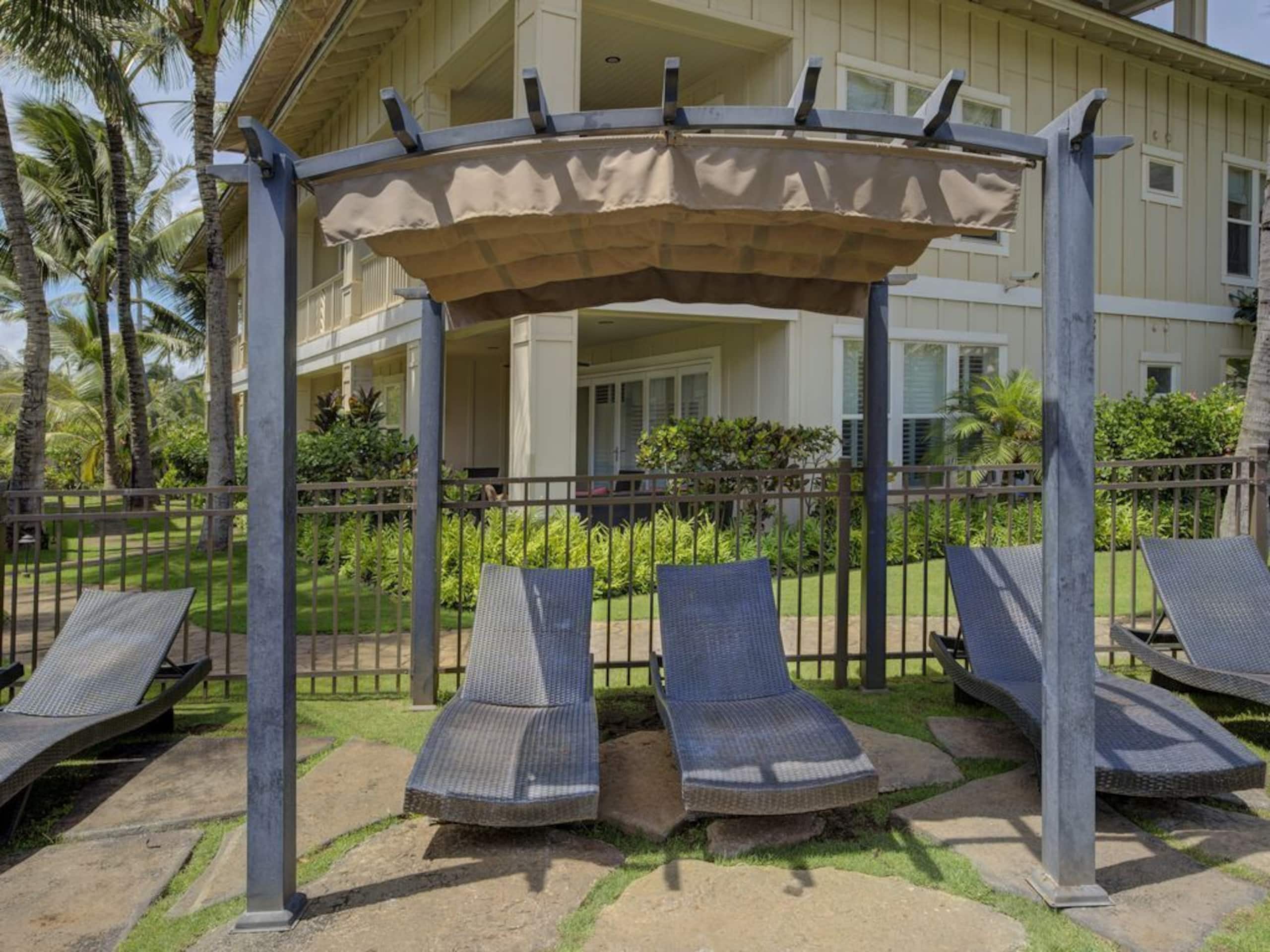 3 King Beds/3 Baths, AC, 5 Min Walk to Poipu Beach - Photo 27
