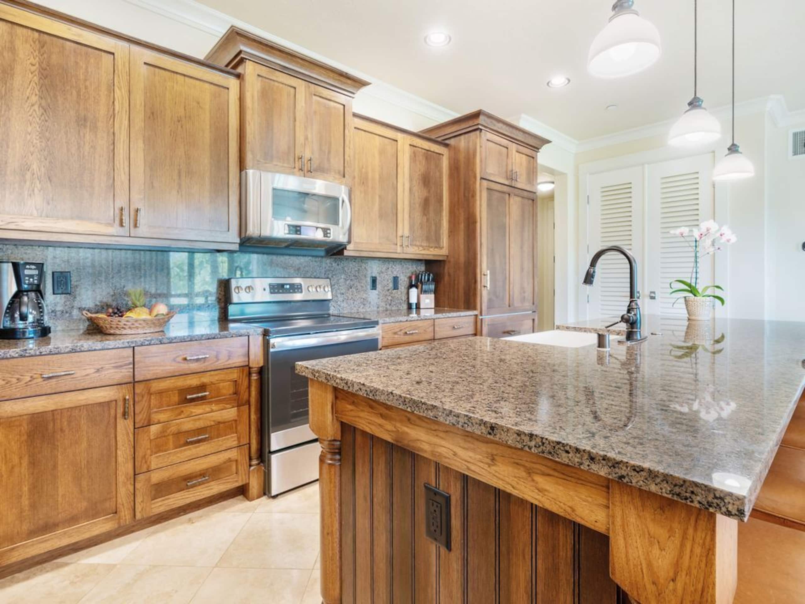 3 King Beds/3 Baths, AC, 5 Min Walk to Poipu Beach - Photo 50