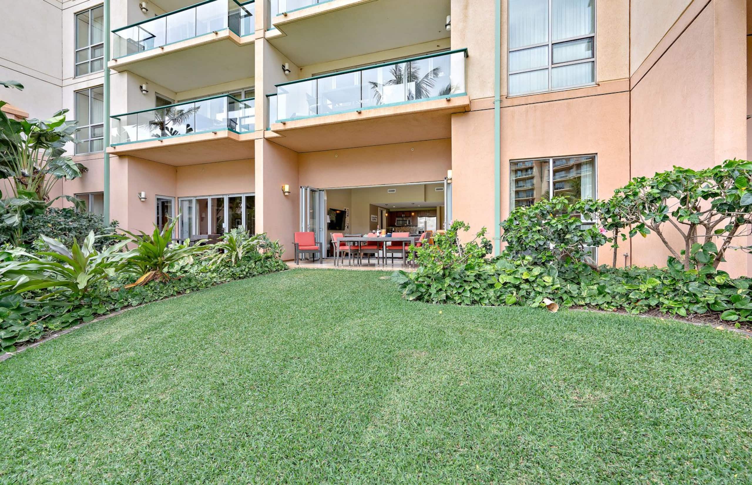 Condo in Lahaina · ★4.69 · 1 bedroom · 2 beds · 1 bath - Image 2