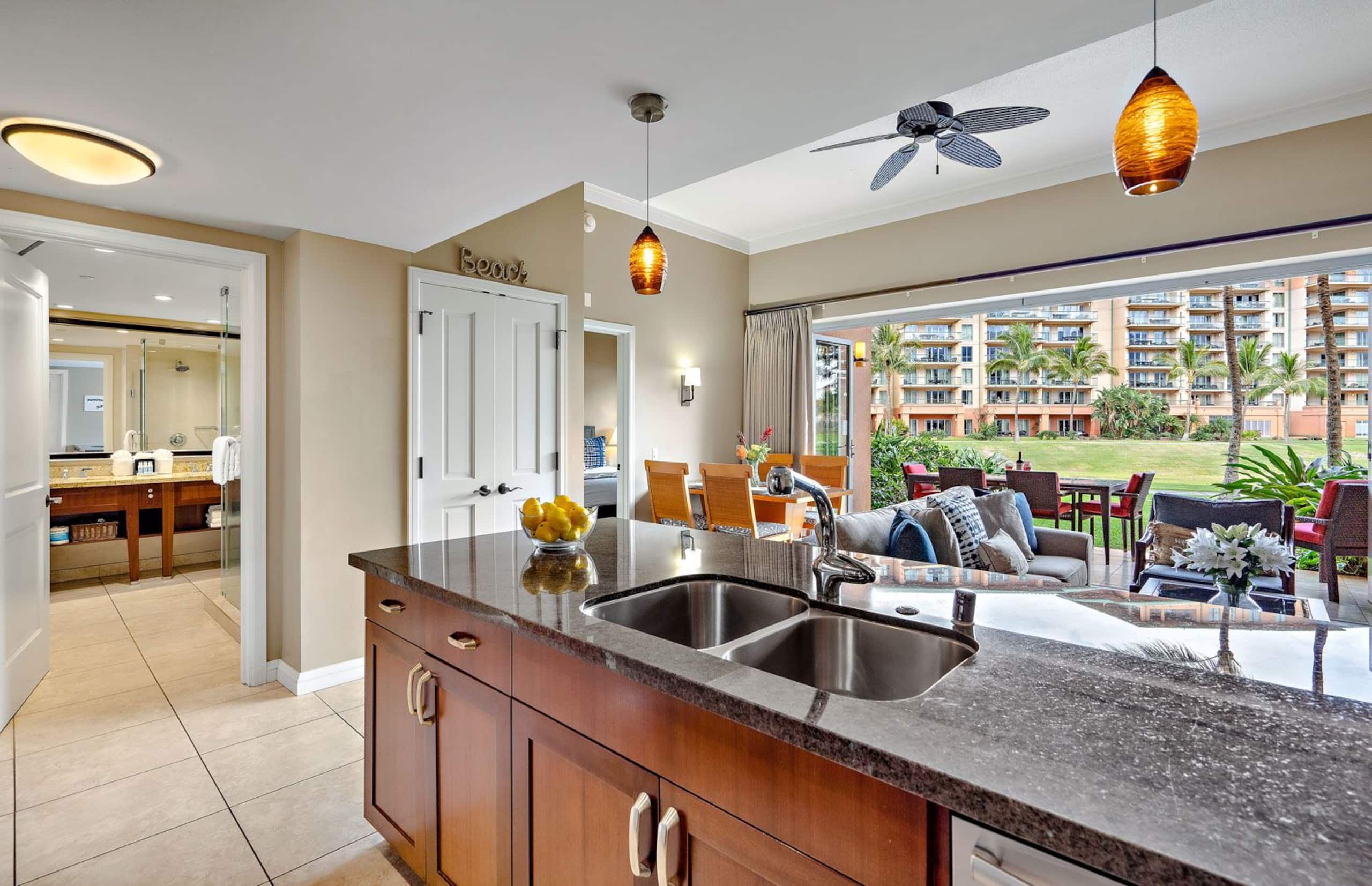 Condo in Lahaina · ★4.69 · 1 bedroom · 2 beds · 1 bath - Image 5