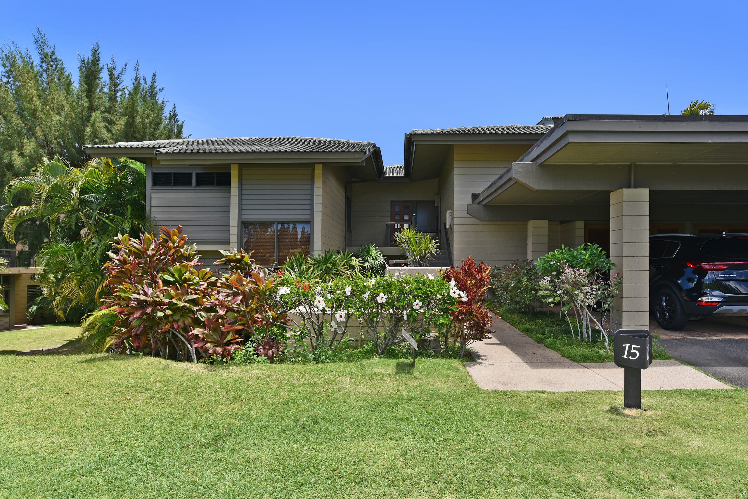 Condo in Lahaina · ★4.9 · 1 bedroom · 2 beds · 2 baths - Image 32