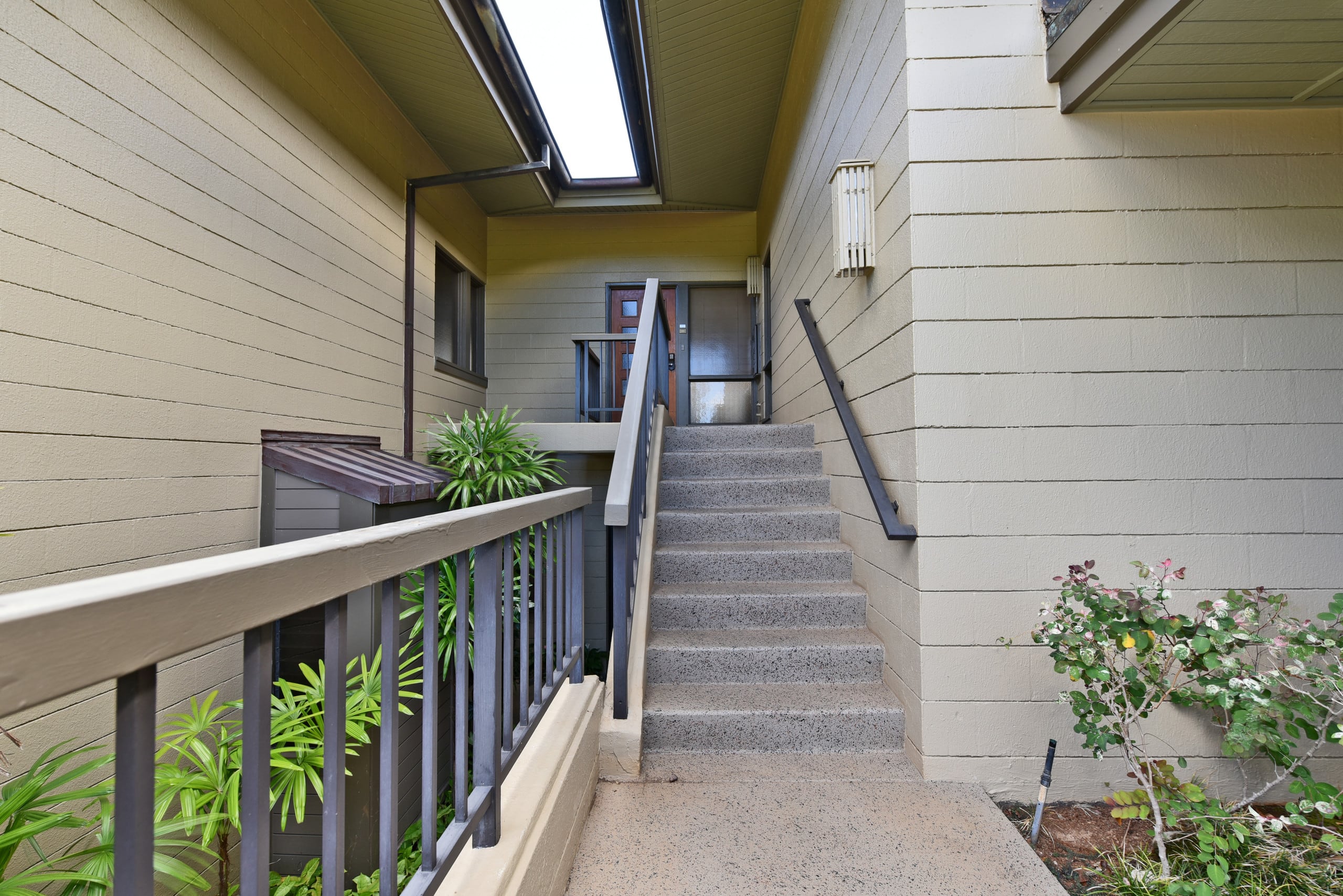 Condo in Lahaina · ★4.9 · 1 bedroom · 2 beds · 2 baths - Image 31