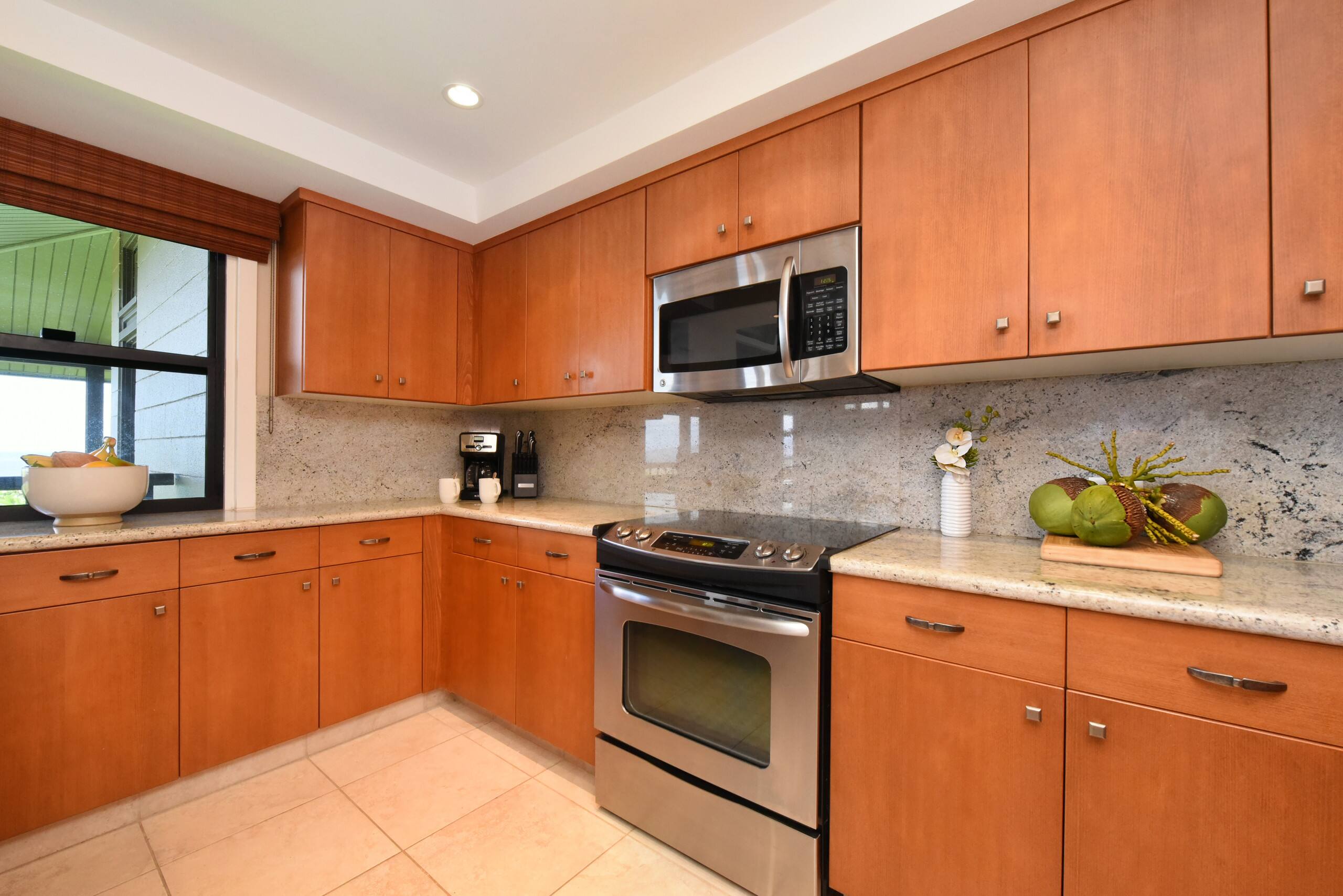 Condo in Lahaina · ★4.9 · 1 bedroom · 2 beds · 2 baths - Image 10