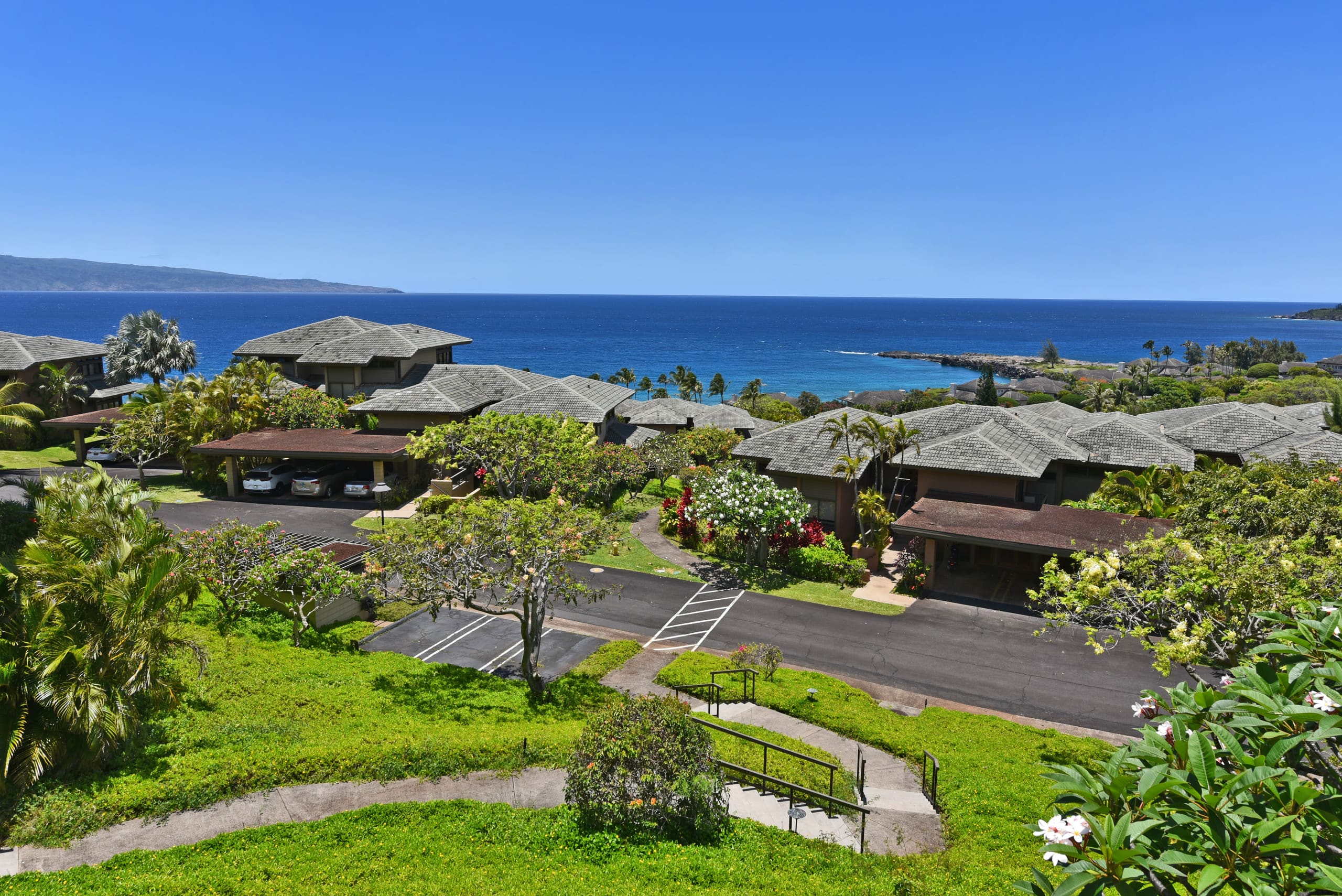 Condo in Lahaina · ★4.9 · 1 bedroom · 2 beds · 2 baths - Image 37