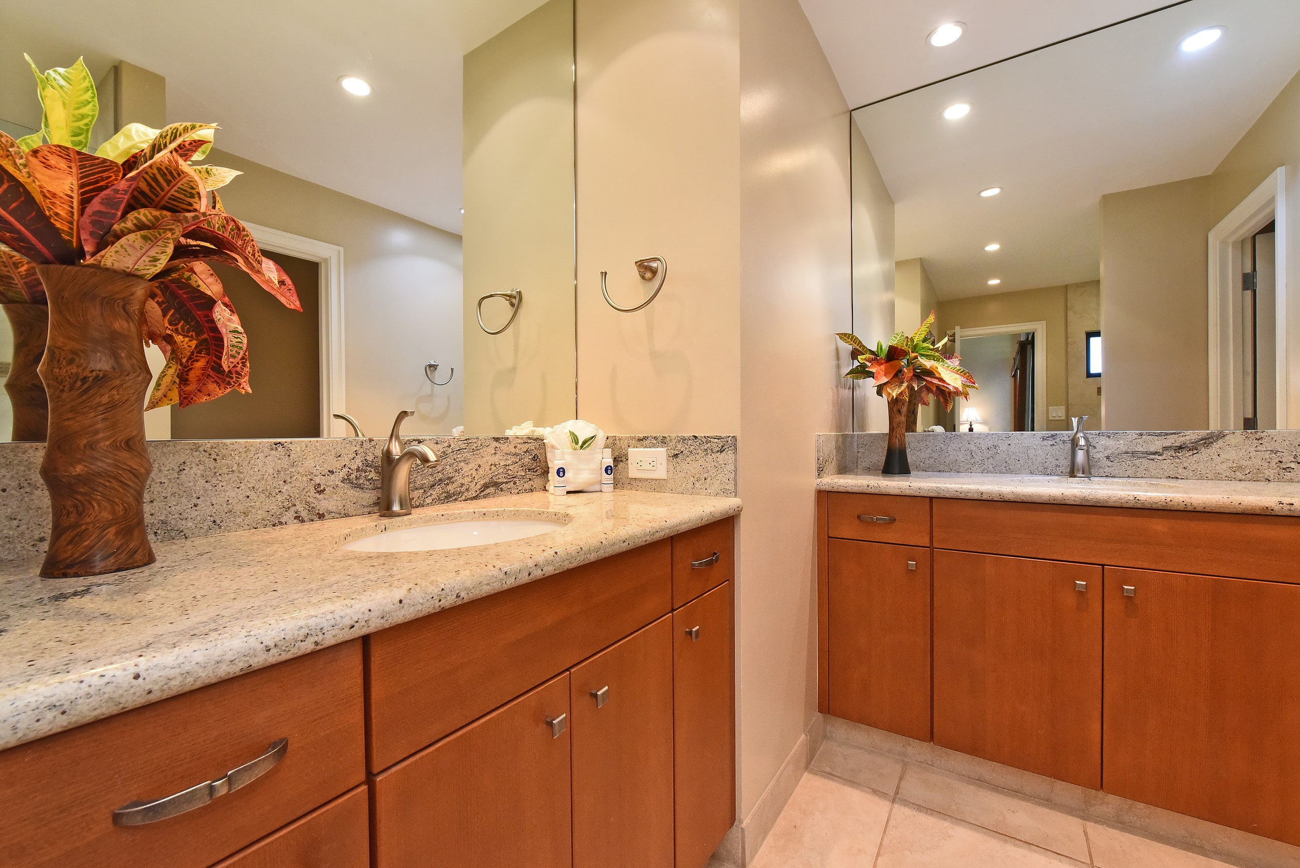 Condo in Lahaina · ★4.9 · 1 bedroom · 2 beds · 2 baths - Image 18