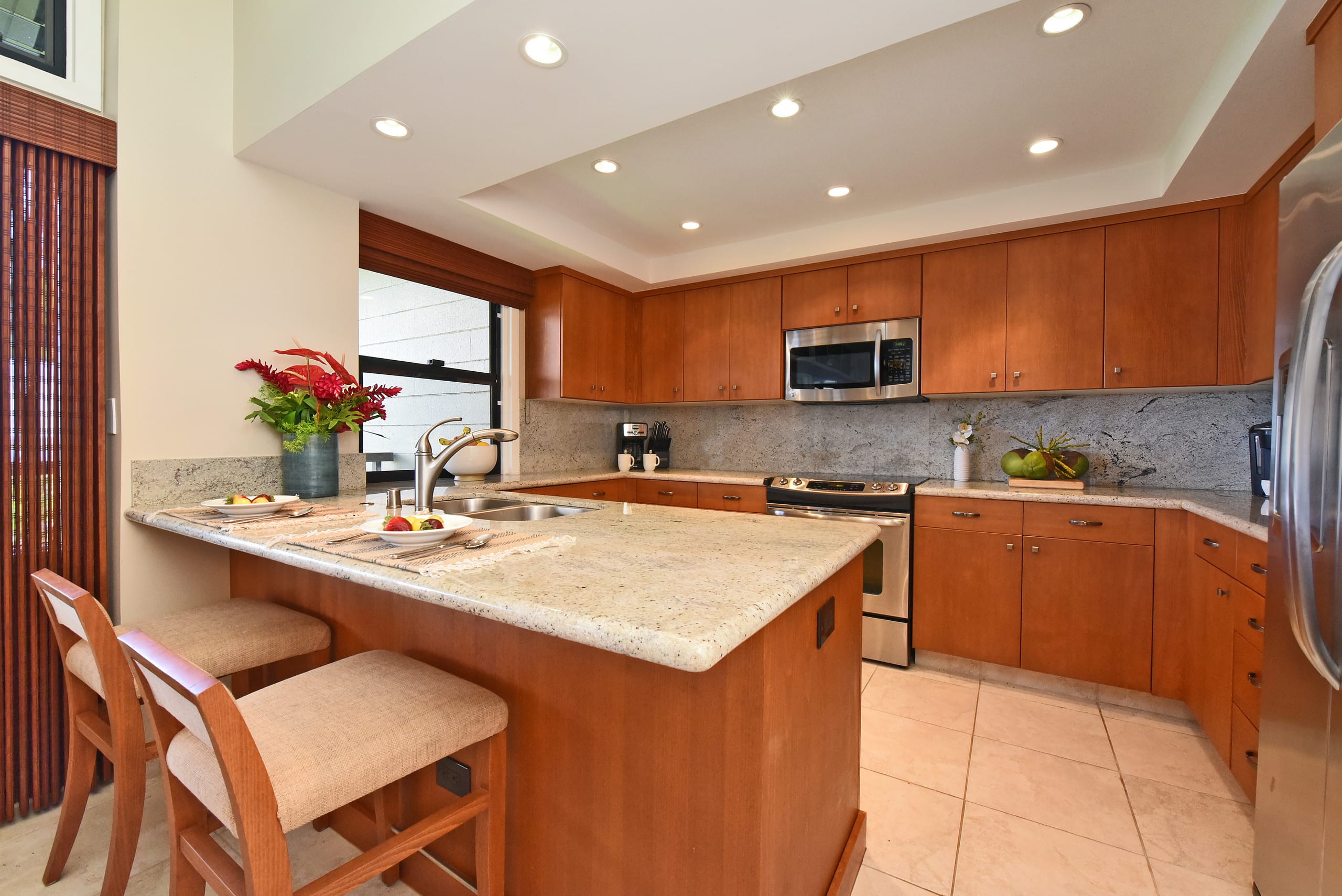 Condo in Lahaina · ★4.9 · 1 bedroom · 2 beds · 2 baths - Image 7