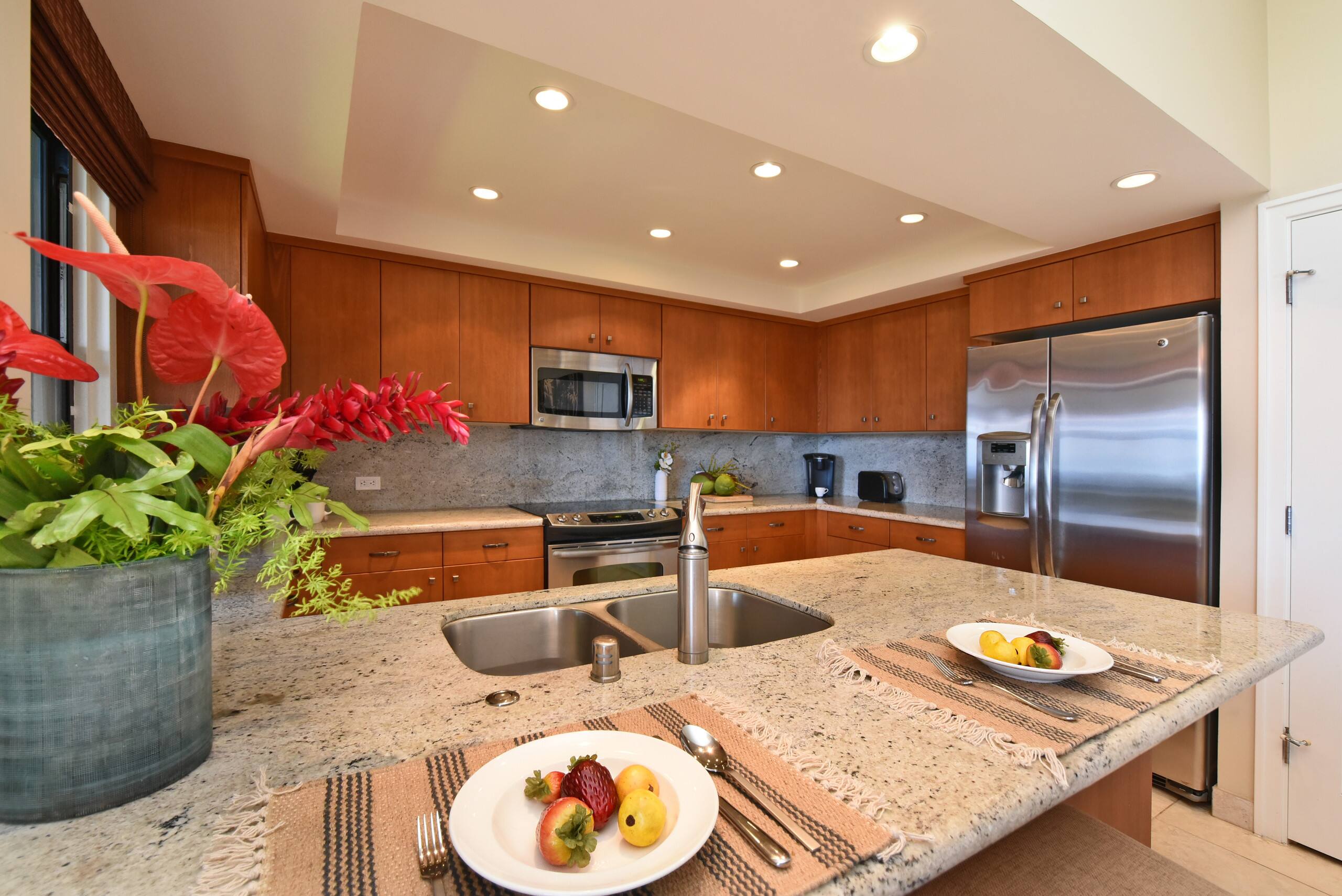 Condo in Lahaina · ★4.9 · 1 bedroom · 2 beds · 2 baths - Image 8