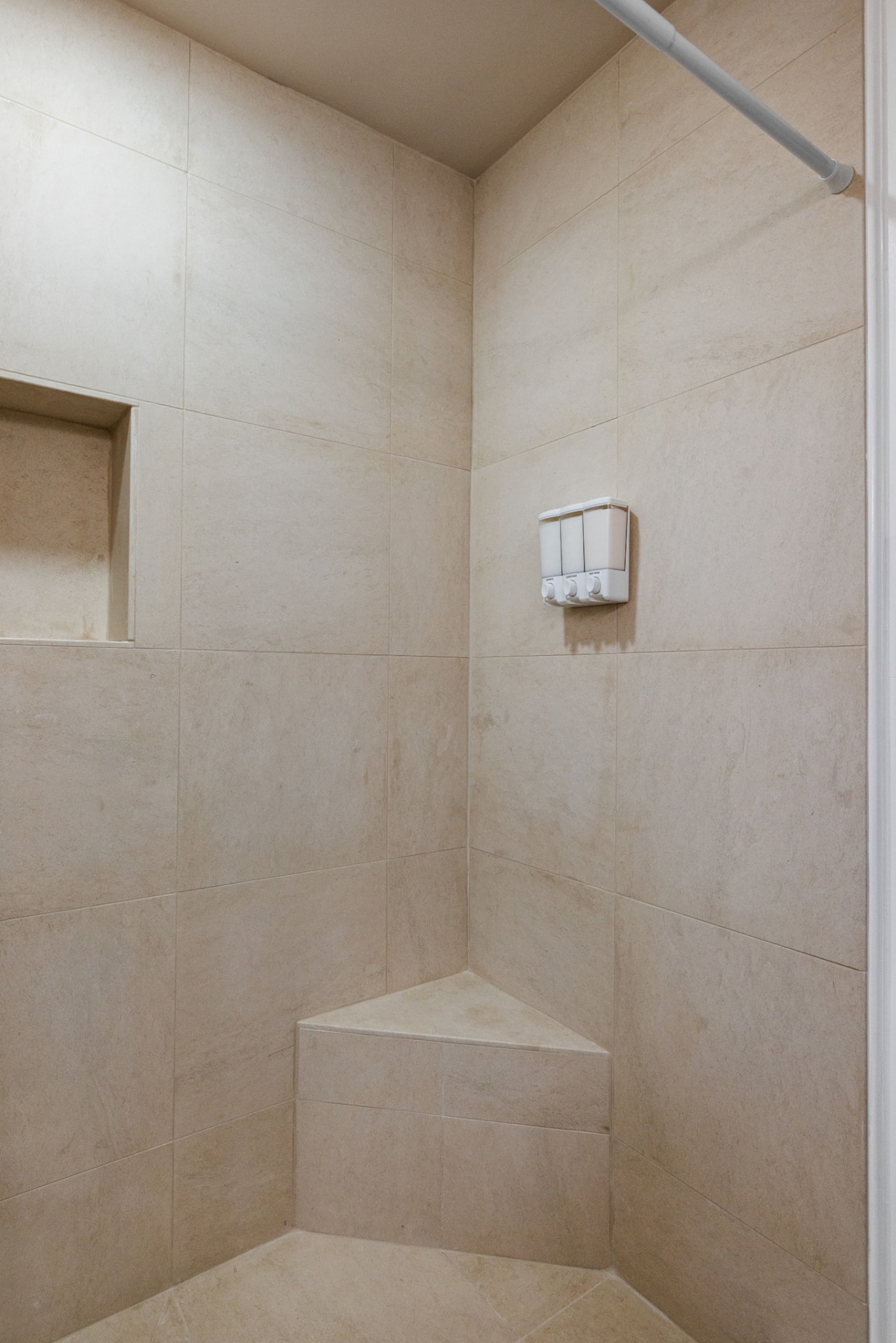 Home in Kahuku · ★4.8 · 2 bedrooms · 4 beds · 2 private baths - Image 68