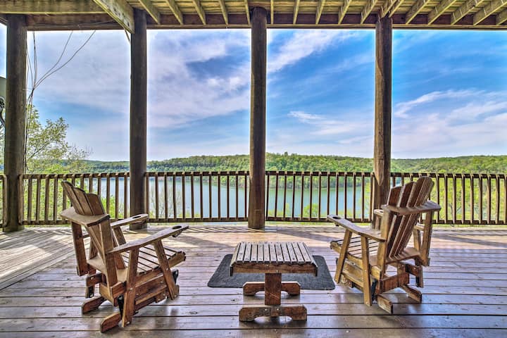 Spacious Cabin on Dale Hollow Lake w/ Hot Tub!