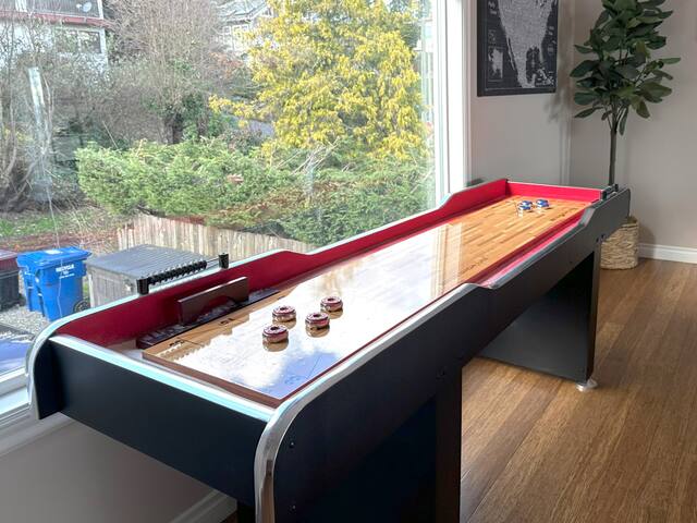 Seattle Retreat w/Panoramic Lake and Mt Views gallery image 5