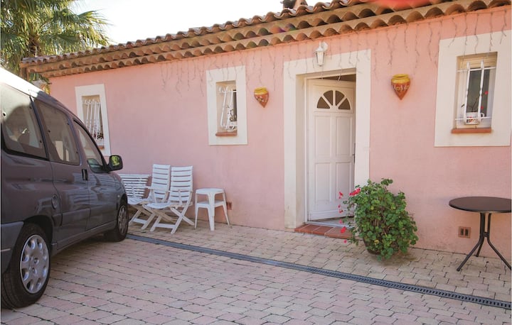 Amazing Apartment In Les Issambres - Roquebrune-sur-Argens