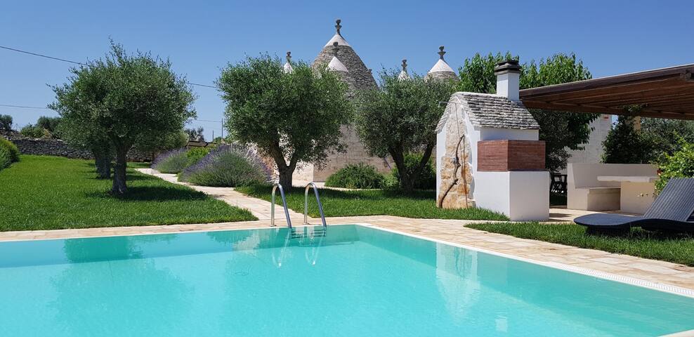 Trulli Terrarossa con Piscina gallery image 2