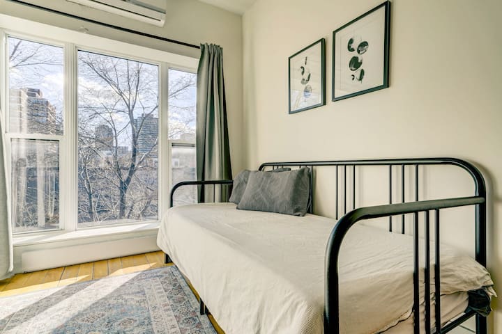 Spacious Home Near Cafes, Boutiques & Nightlife