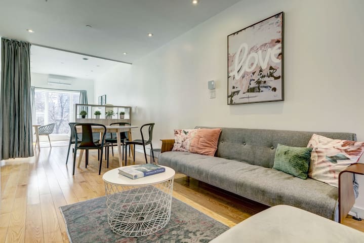 Spacious & Private, Steps to Montreal’s Nightlife